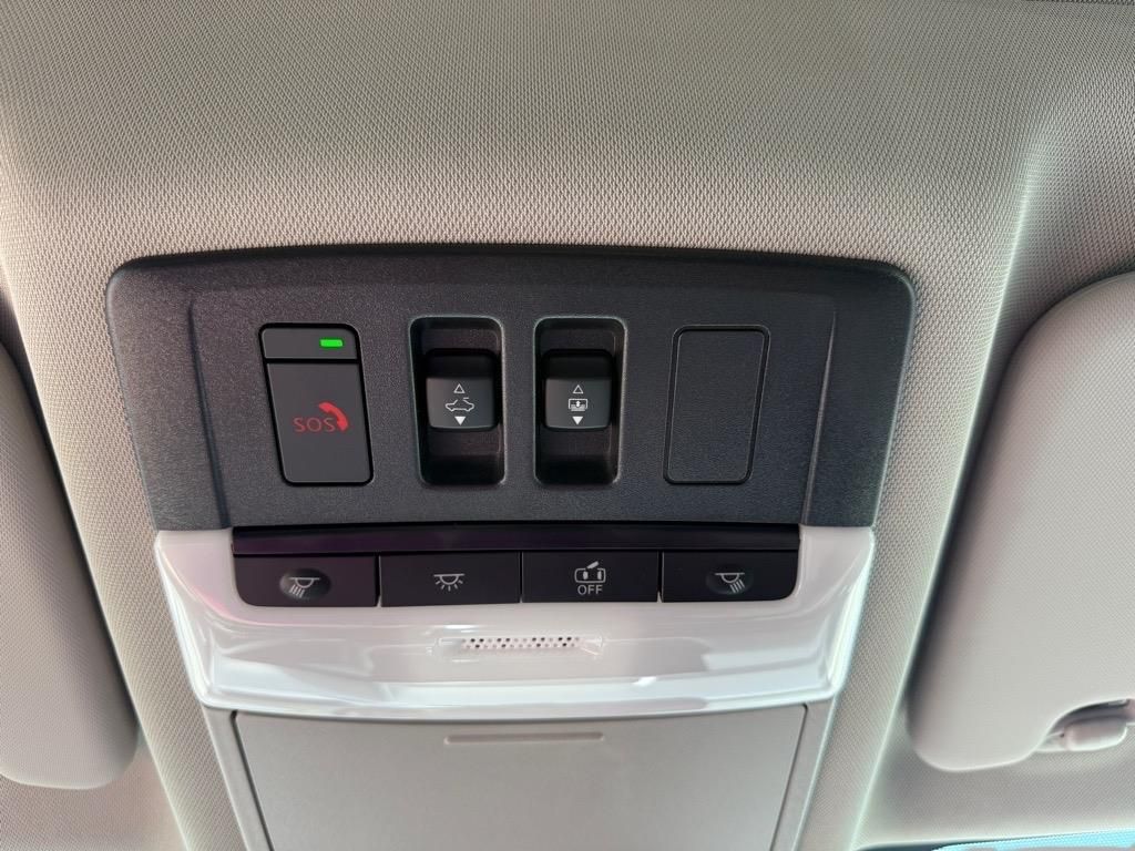 2025 Nissan Rogue SL photo 14