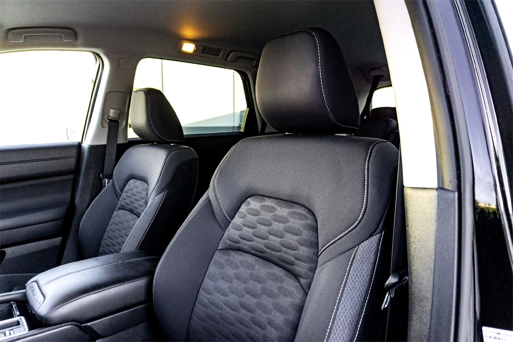2025 Nissan Pathfinder SV photo 12