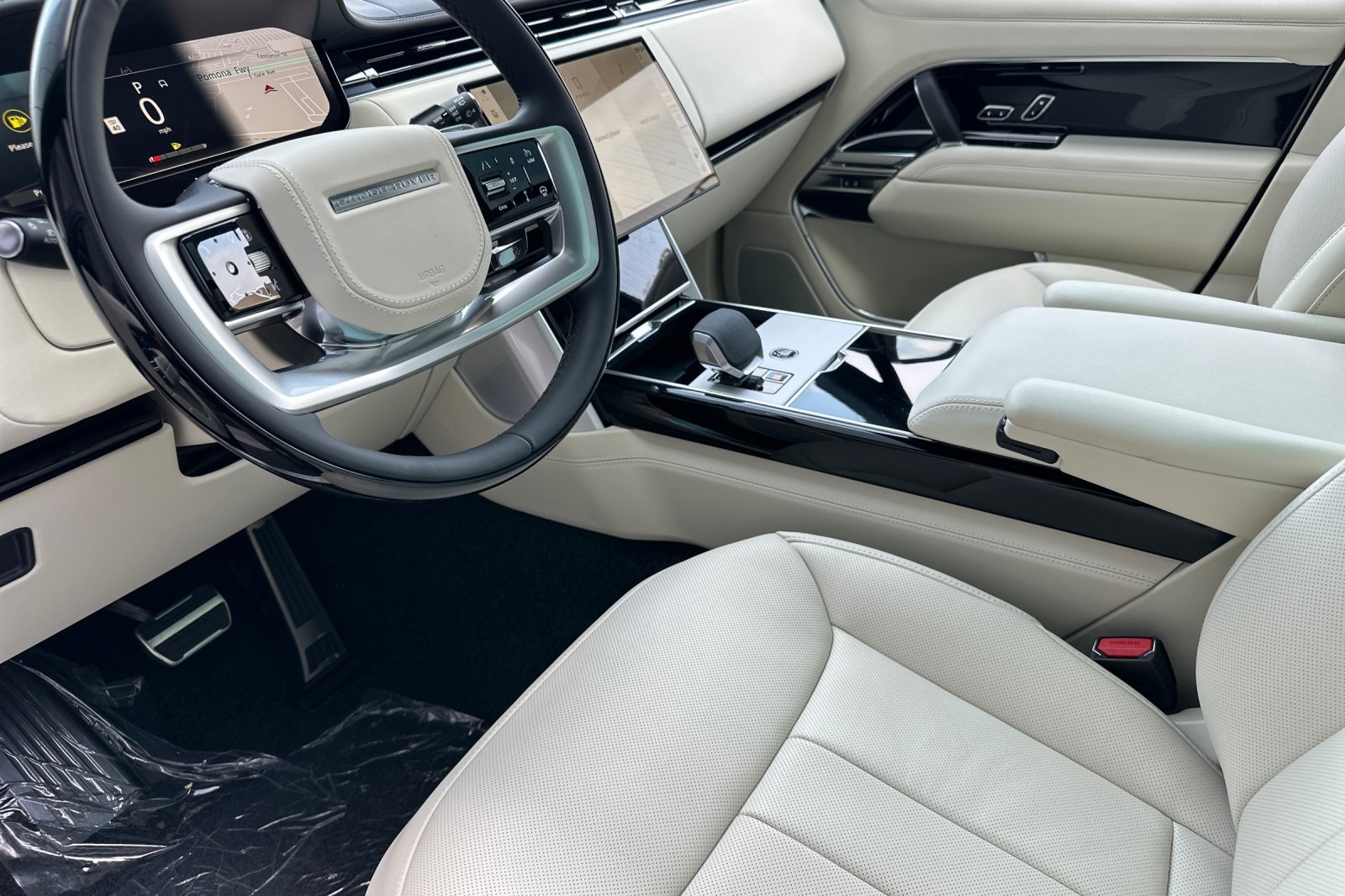 2025 Land Rover Range Rover SE photo 9