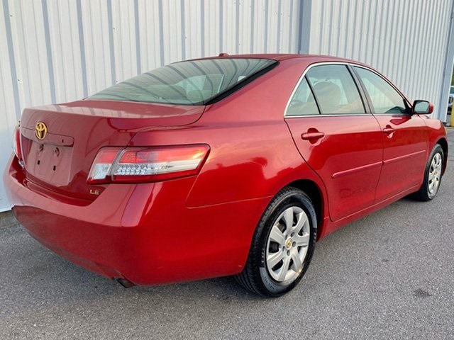 2011 Toyota Camry LE photo 3