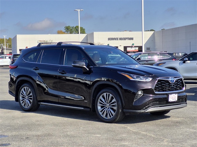 2022 Toyota Highlander Platinum's photo