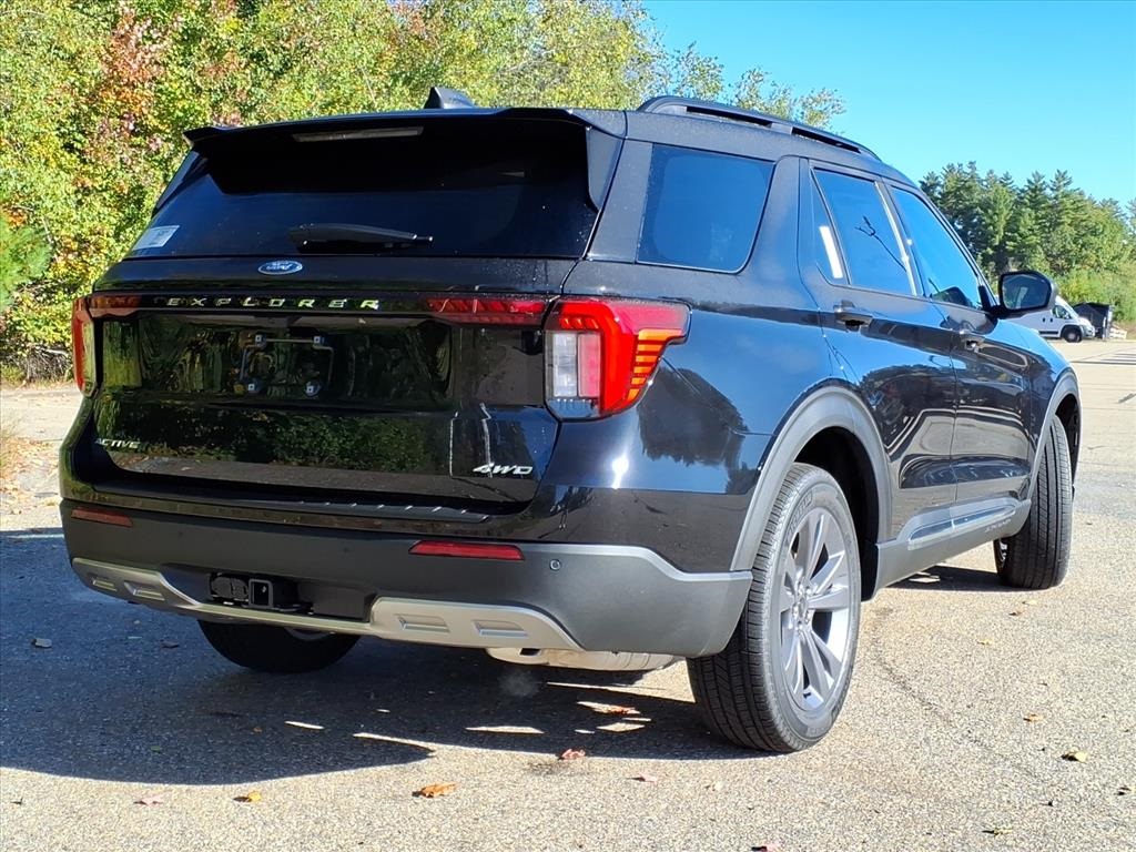 2025 Ford Explorer photo 4