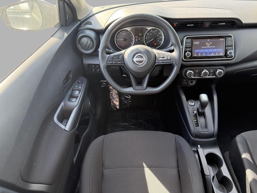 2025 Nissan Kicks Play S photo 4