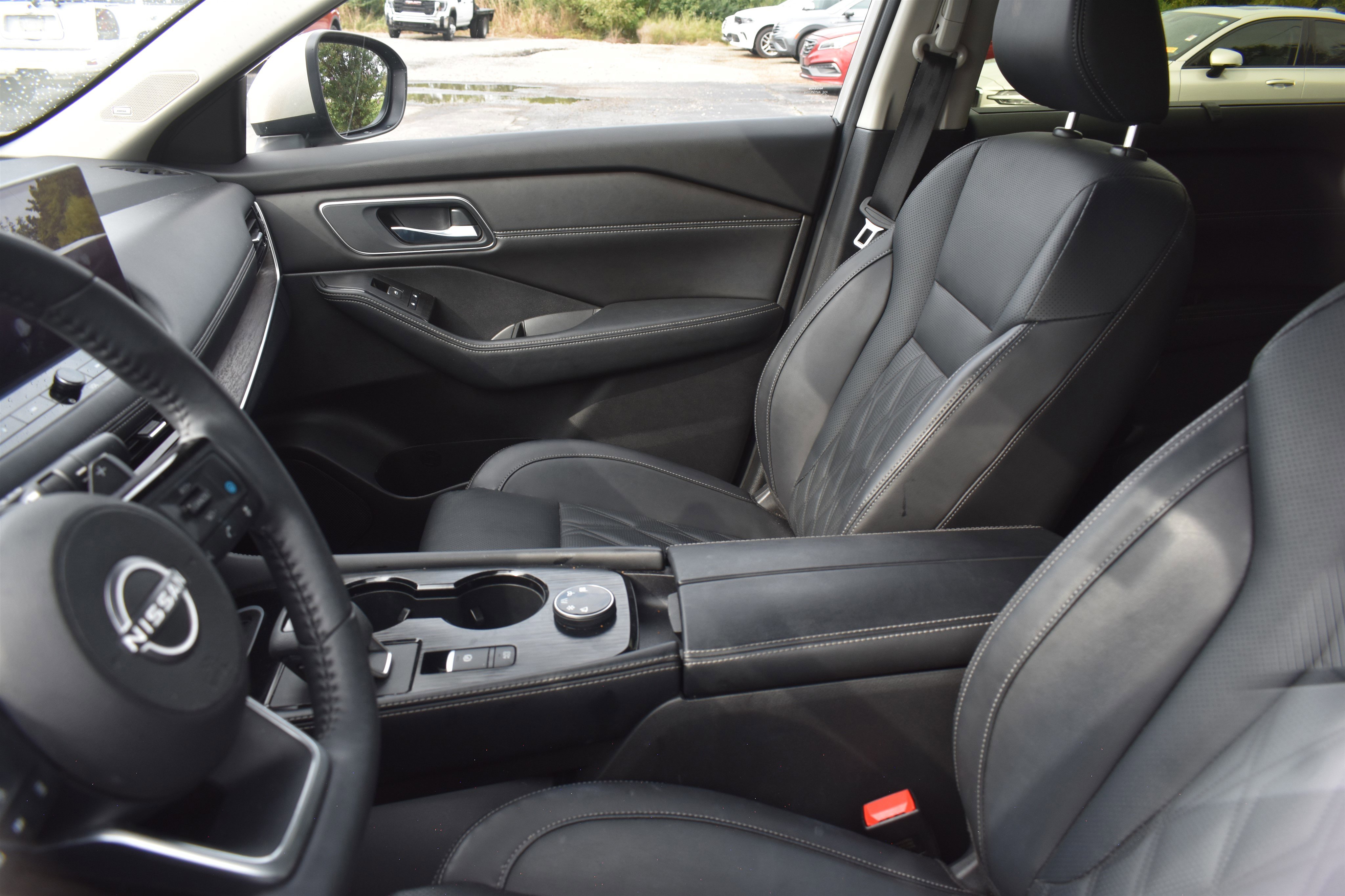 2024 Nissan Rogue Platinum photo 5