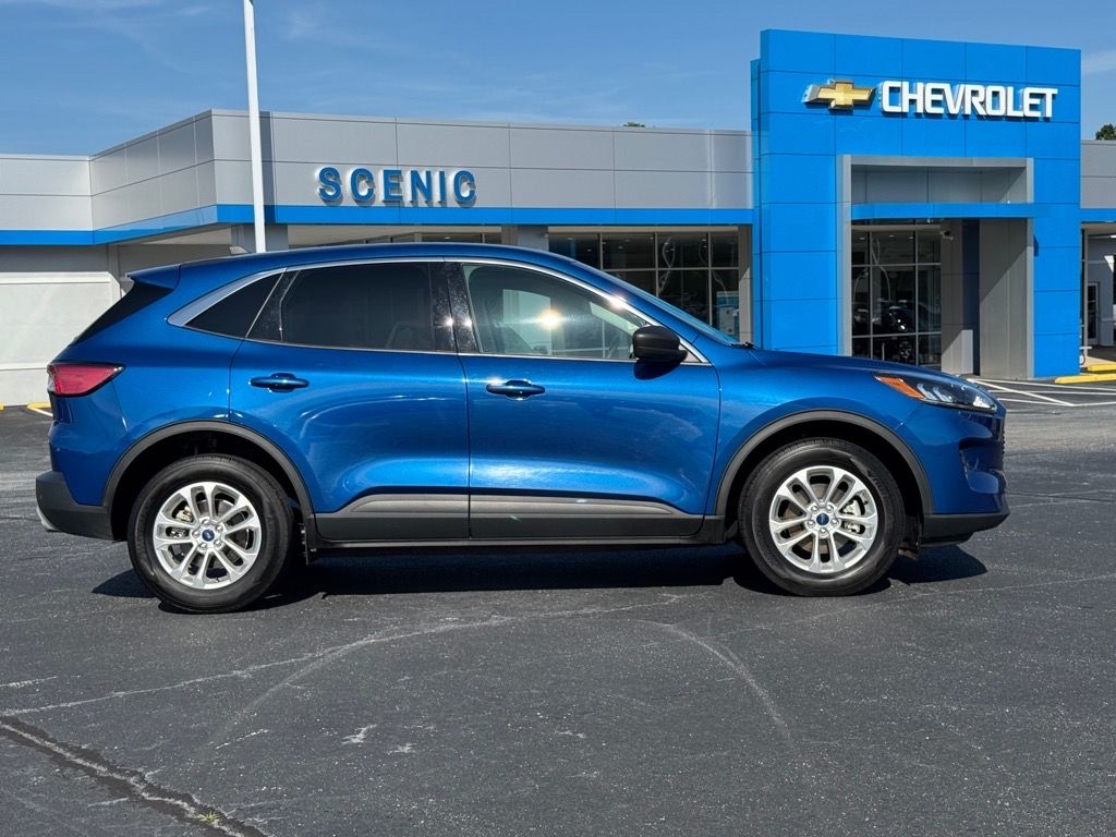 Used 2022 Ford Escape SE with VIN 1FMCU9BZ9NUA62851 for sale in West Union, SC