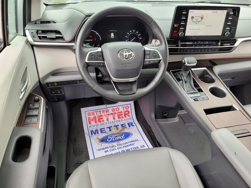 2021 Toyota Sienna XLE photo 7