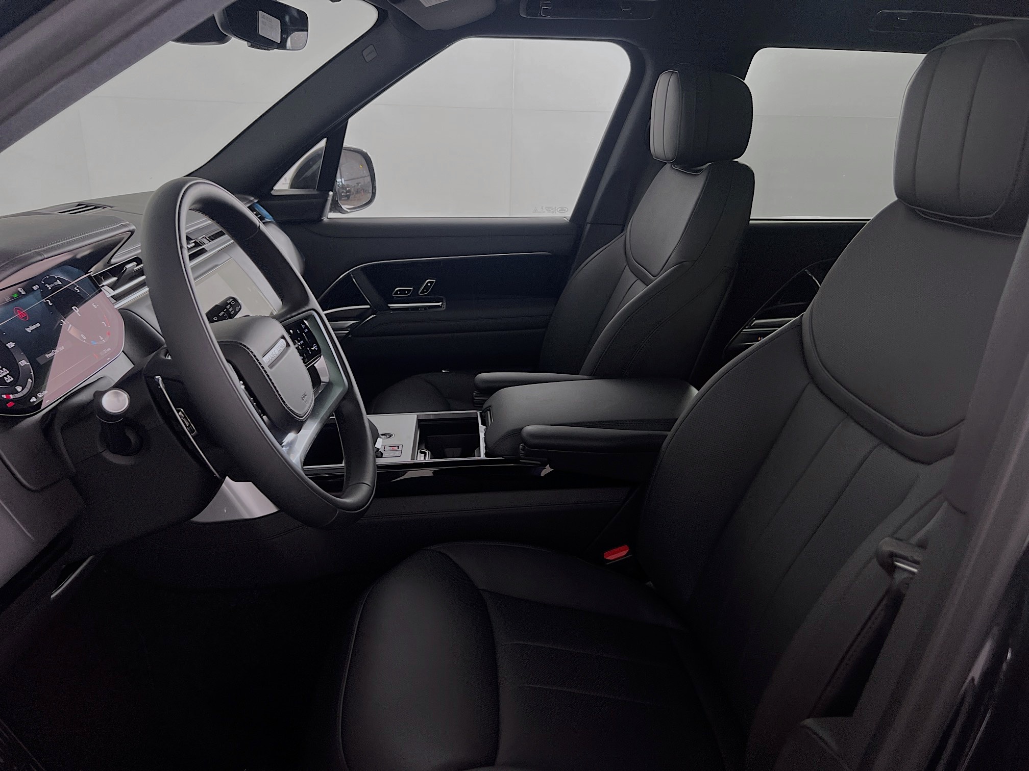 2025 Land Rover Range Rover SE photo 10