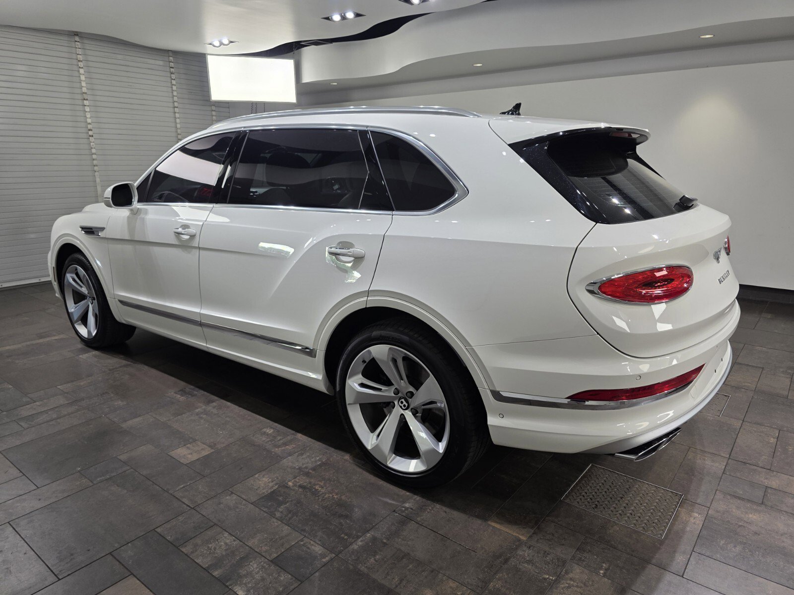 2023 Bentley Bentayga EWB Azure Mulliner photo 4