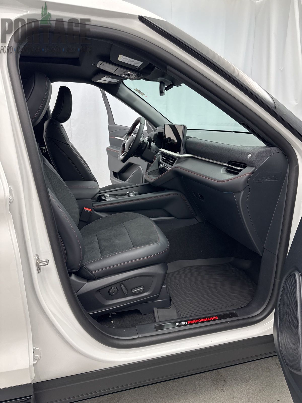2025 Ford Explorer ST photo 30