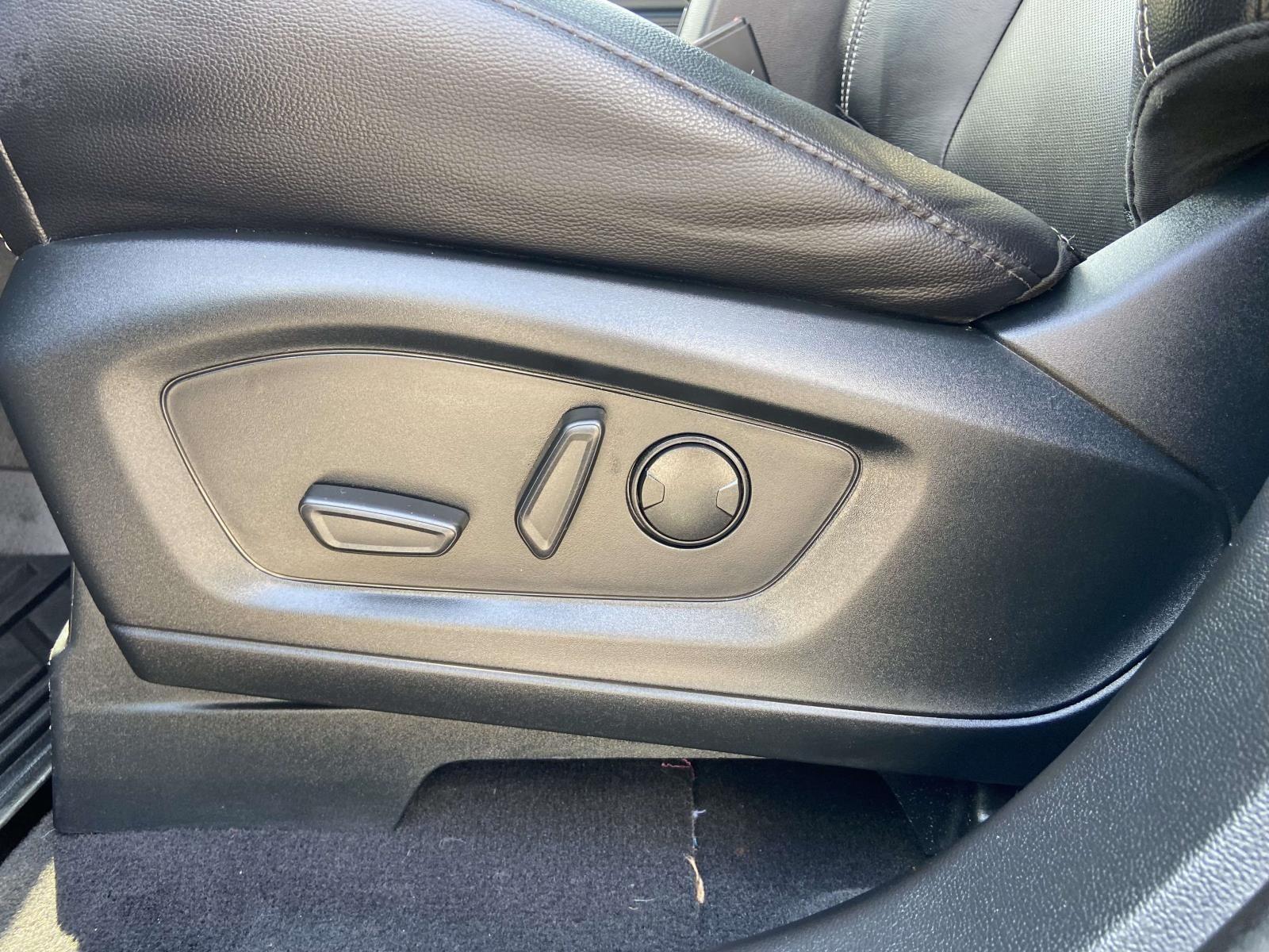 2023 Ford Explorer ST photo 3