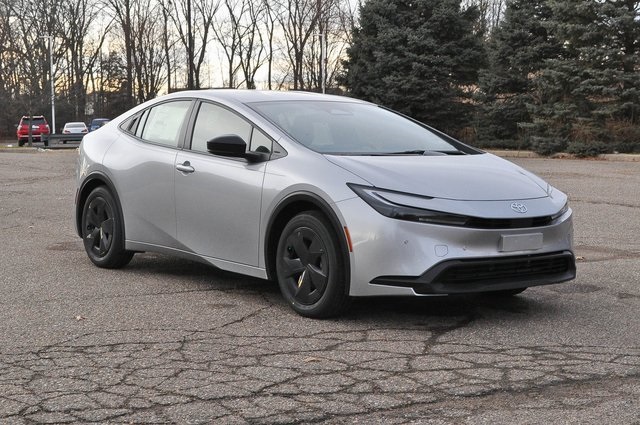 2026 Toyota Prius LE's photo