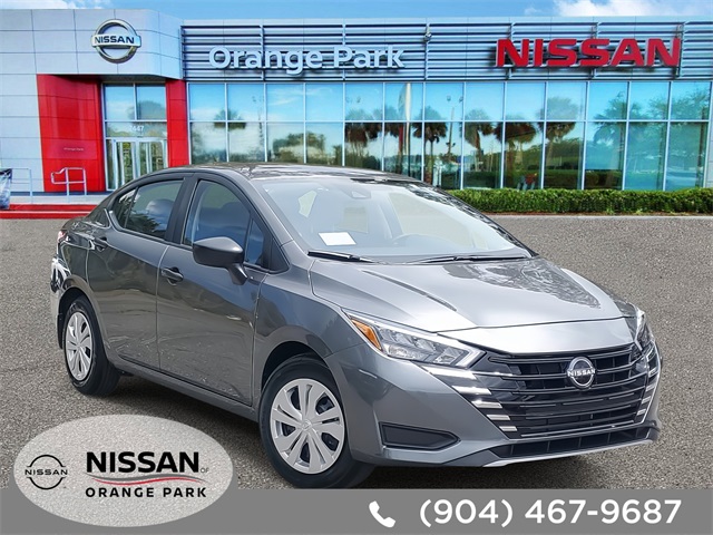 2025 Nissan Versa S's photo