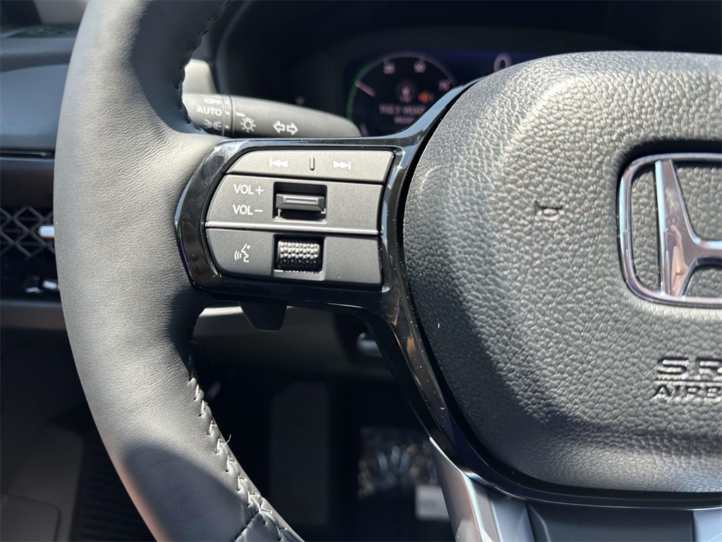 2025 Honda Accord Hybrid Touring photo 11