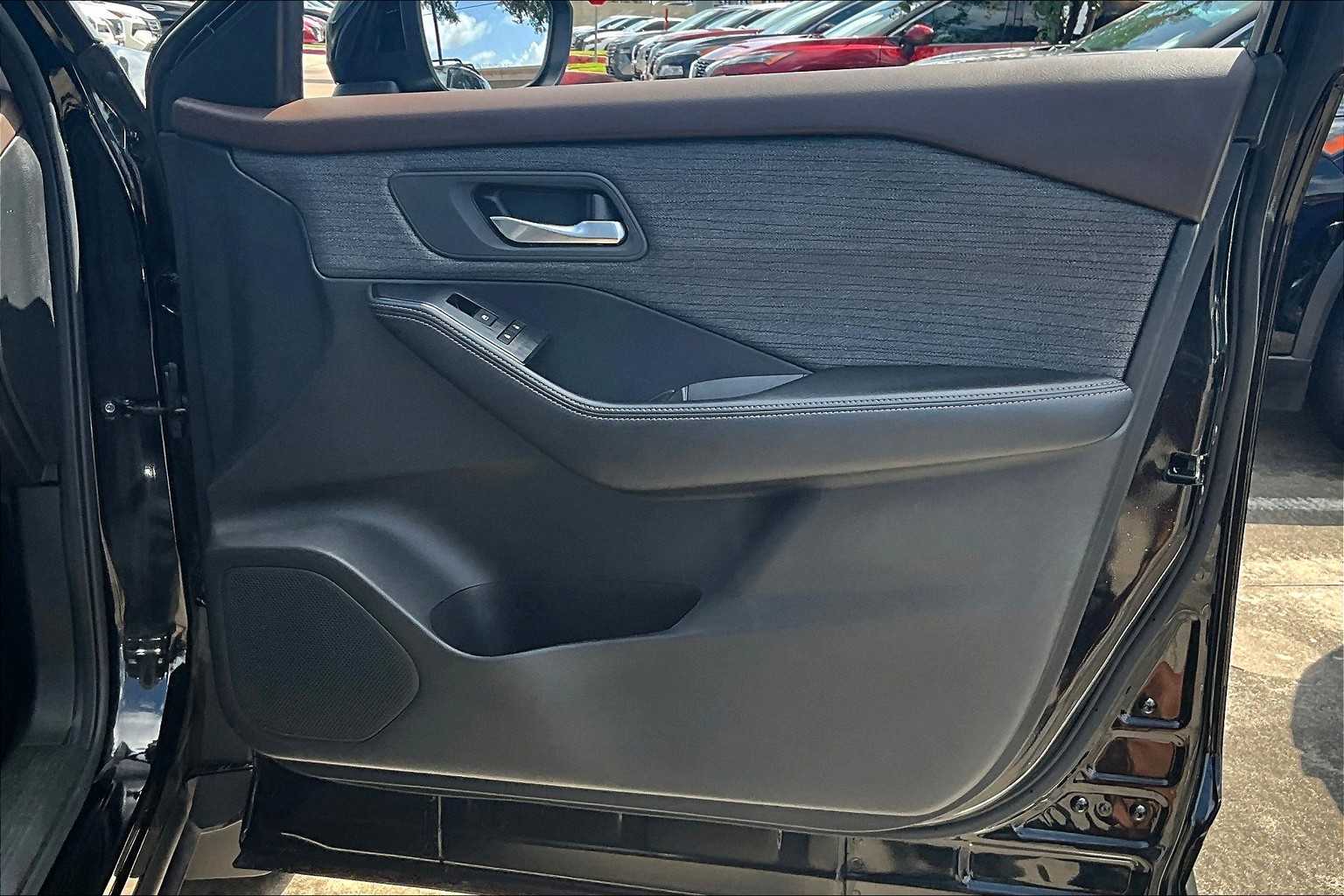 2023 Nissan Rogue SV photo 20