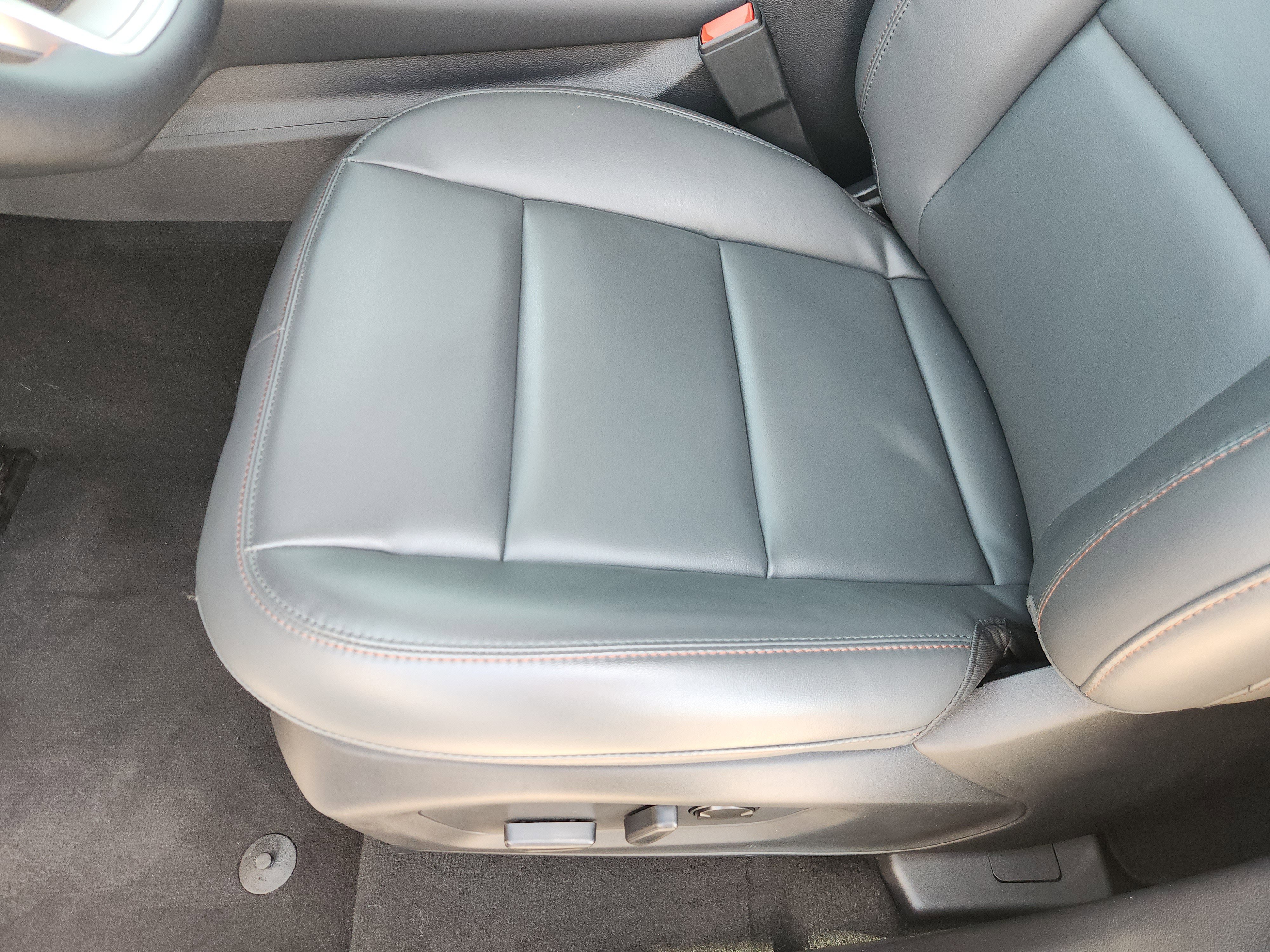 New 2025 Vapor Blue Ford Active image 16