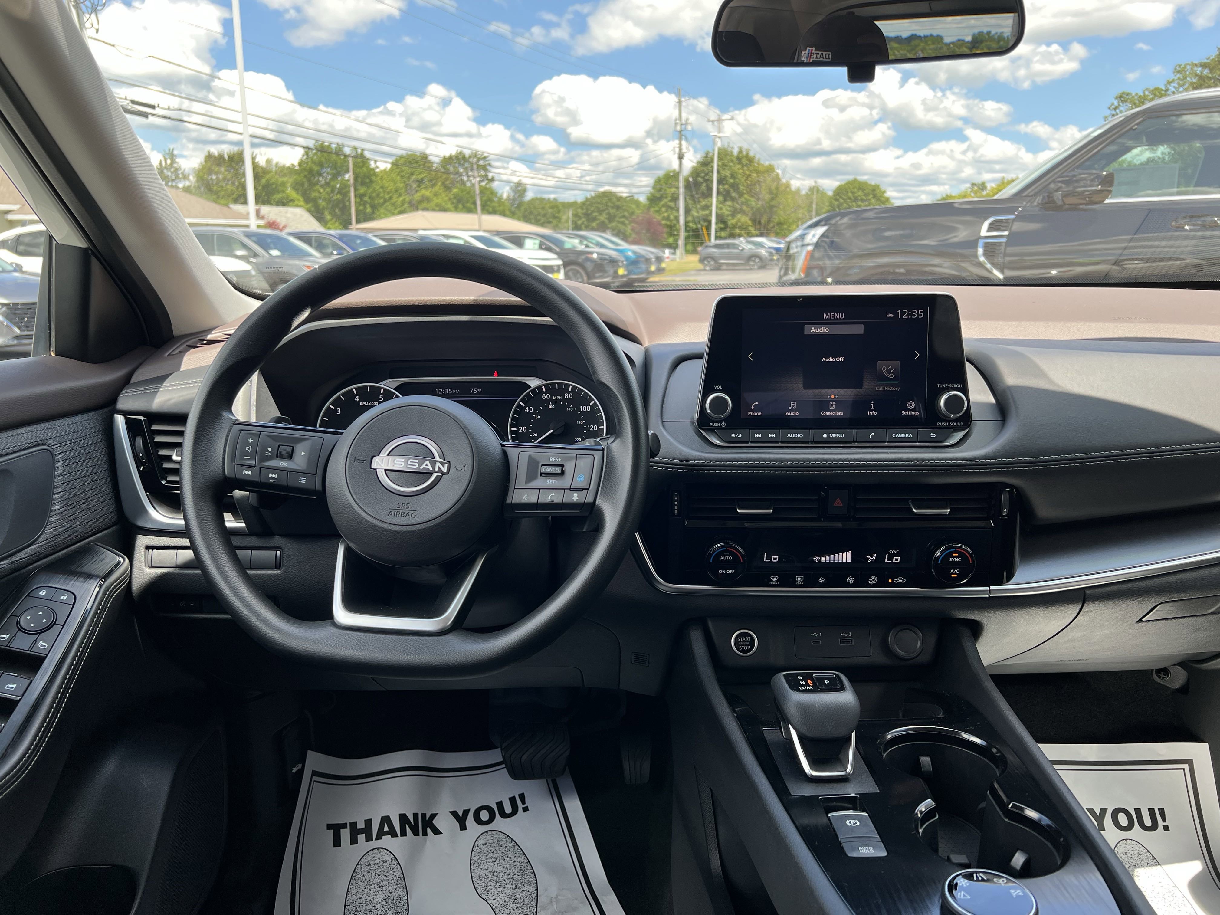 2022 Nissan Rogue SV photo 3