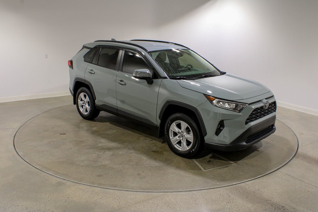 2020 Toyota RAV4 XLE photo 7