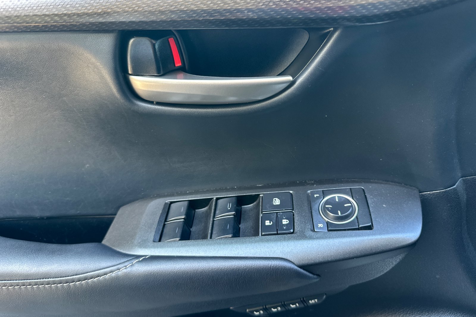 2016 Lexus NX 300h Luxury photo 10