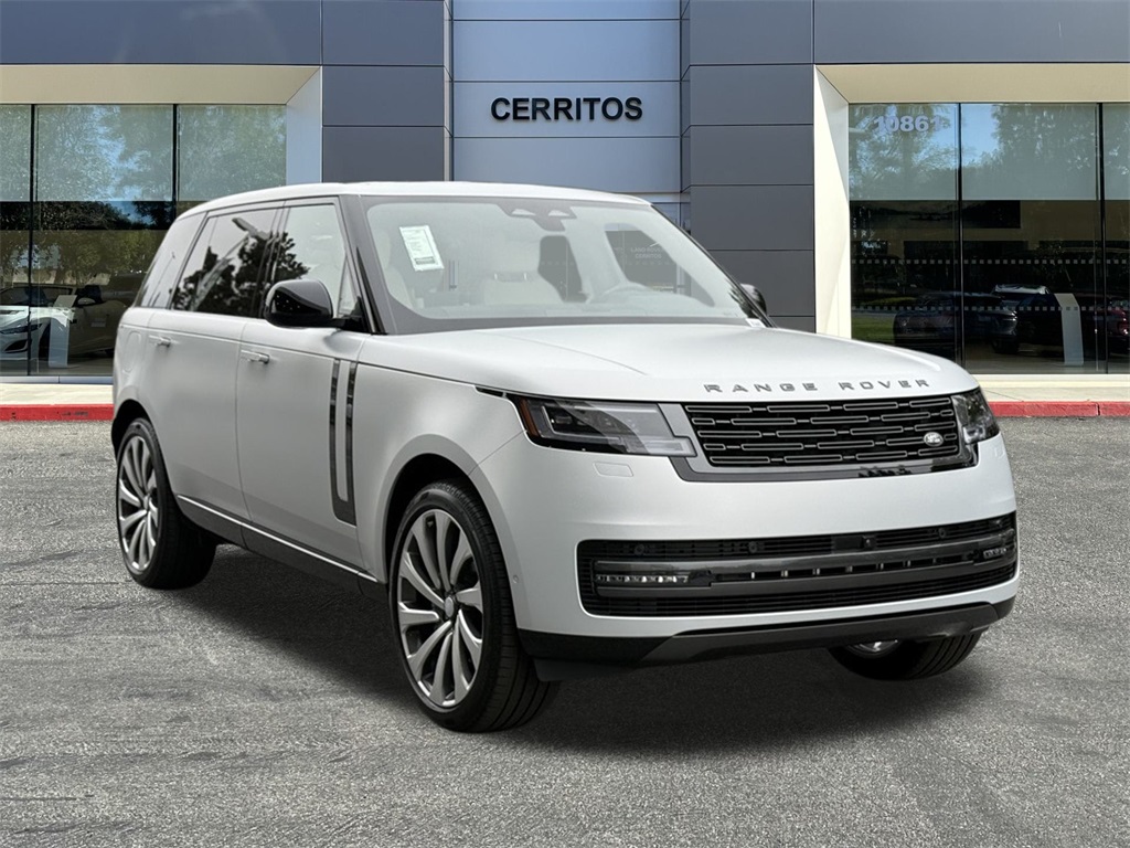 2025 Land Rover Range Rover SE photo 3