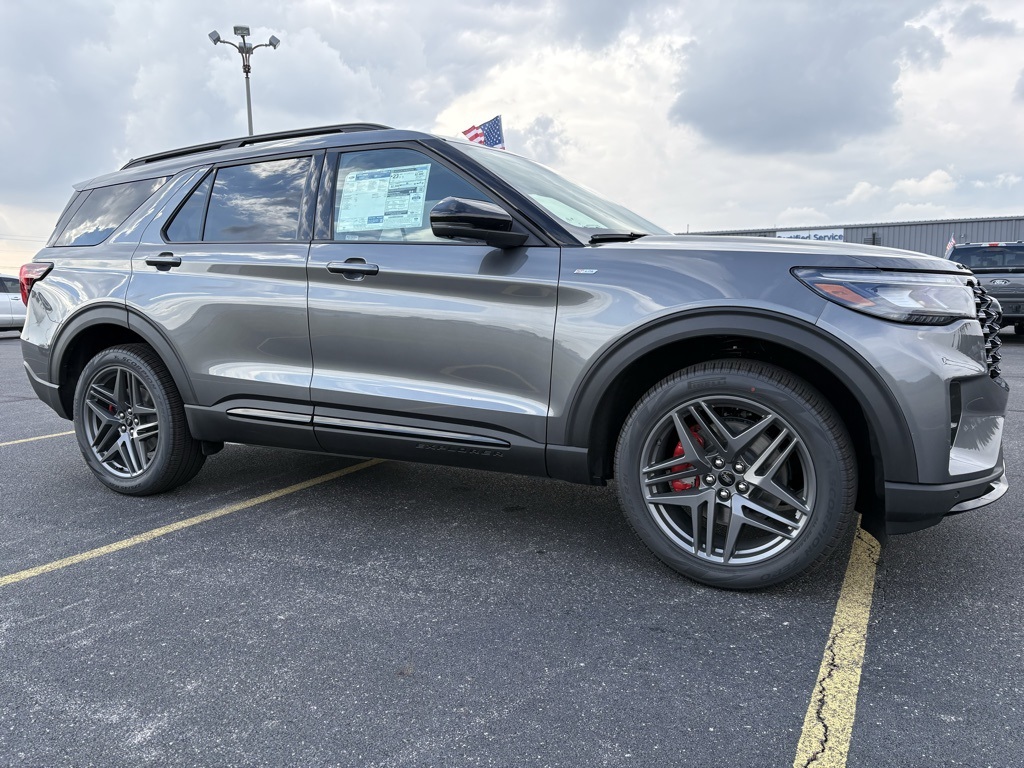 2025 Ford Explorer ST-Line photo 4