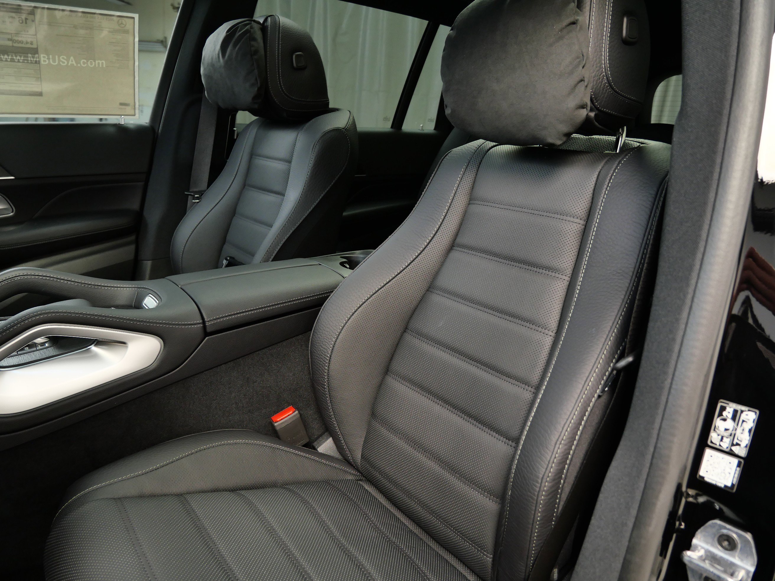 2025 Mercedes Benz GLS 580 4MATIC photo 2