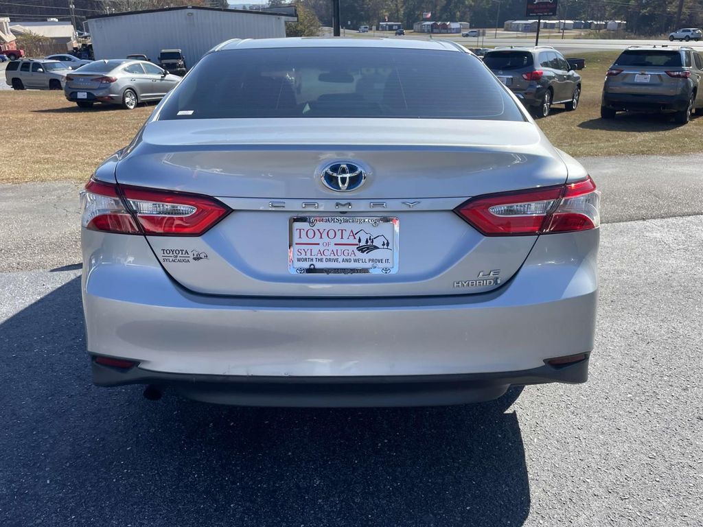 2018 Toyota Camry Hybrid LE photo 3
