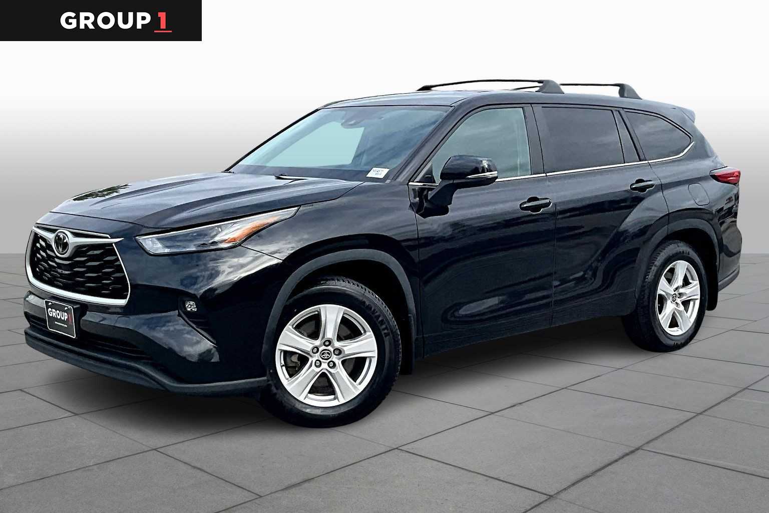 2023 Toyota Highlander LE's photo