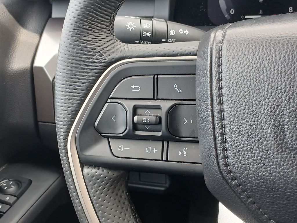 2025 Toyota Tacoma SR5 photo 17
