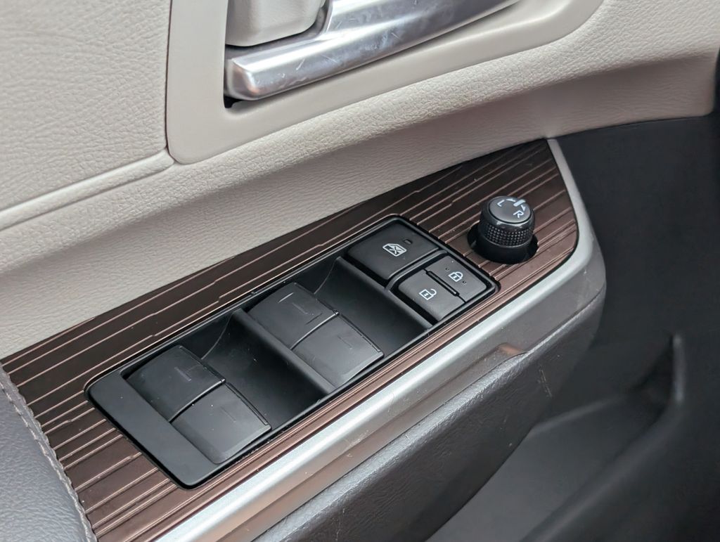 2024 Toyota Sienna XLE photo 12
