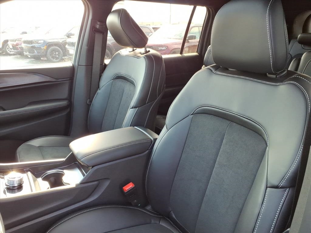 2025 Jeep Grand Cherokee Altitude X photo 8