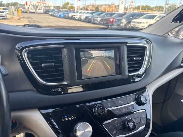 2020 Chrysler Pacifica Touring L photo 11
