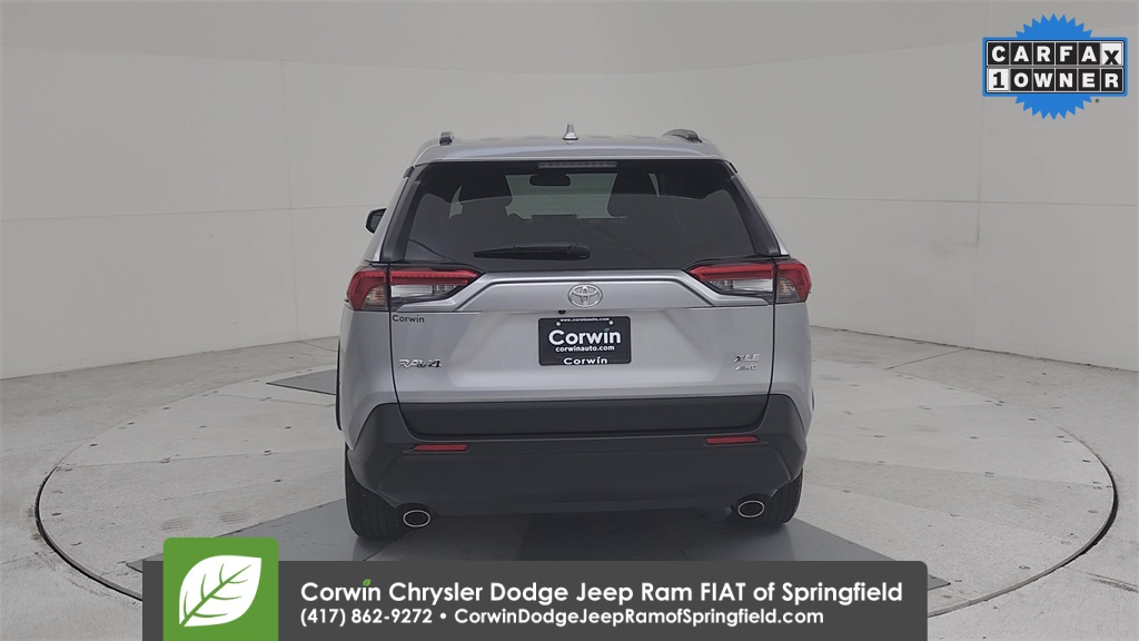 2024 Toyota RAV4 XLE photo 12