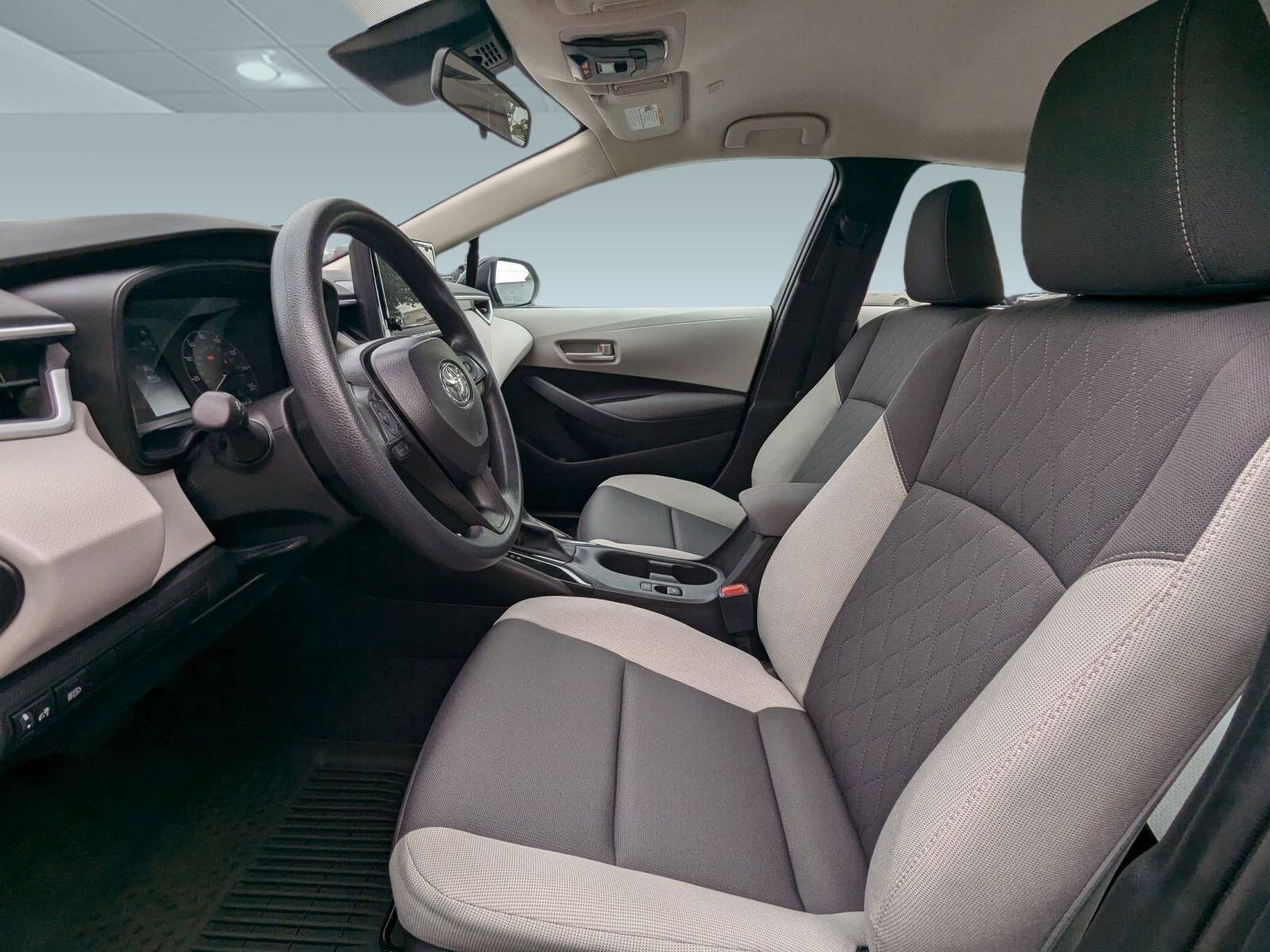 2025 Toyota Corolla LE photo 4