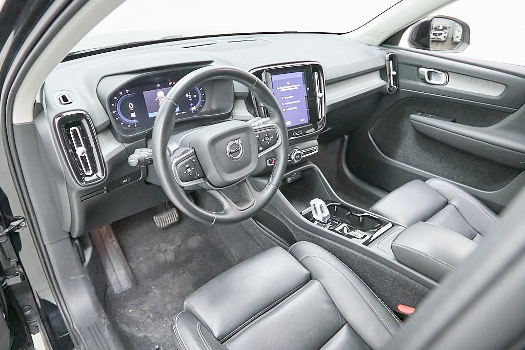 2024 VOLVO XC40 - Image 11