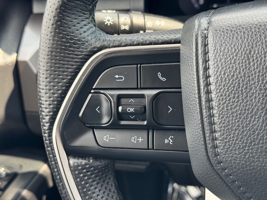 2025 Toyota Tacoma SR5 photo 18