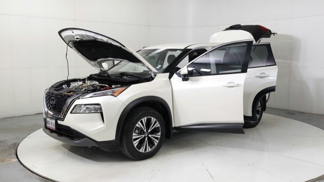 Used 2021  Nissan SV image 9