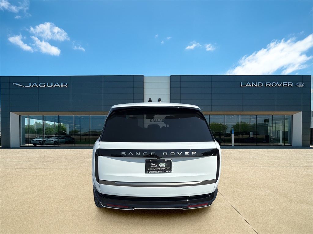2025 Land Rover Range Rover SE photo 3