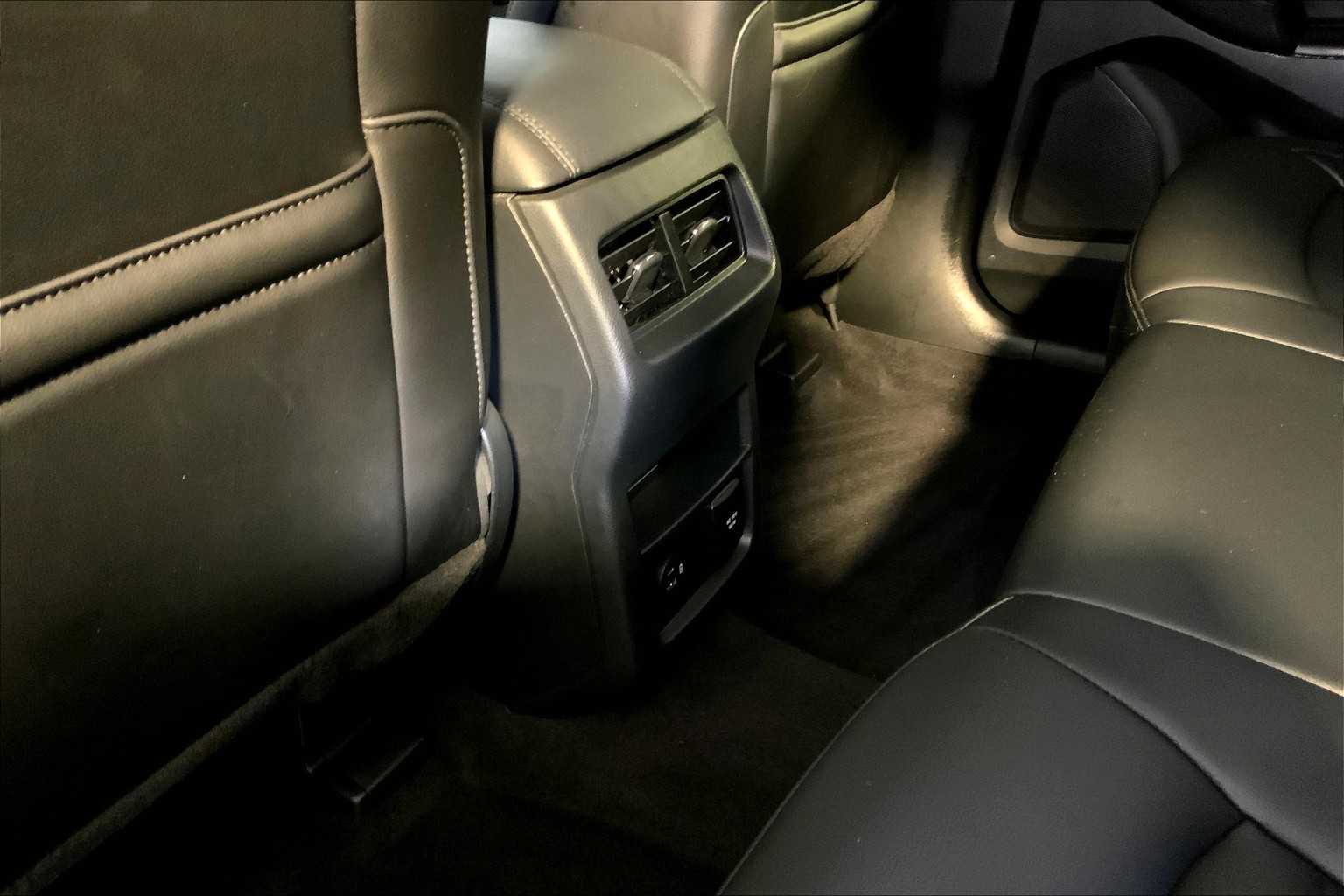 2021 Ford Edge SEL photo 32