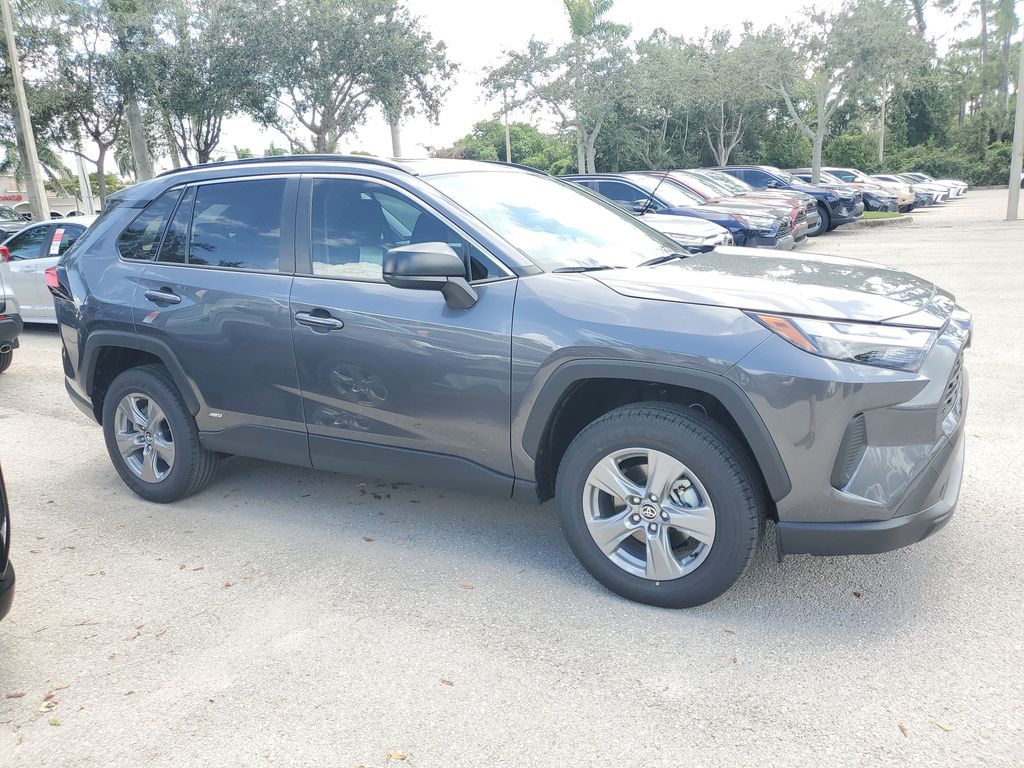 2025 Toyota RAV4 Hybrid LE photo 4