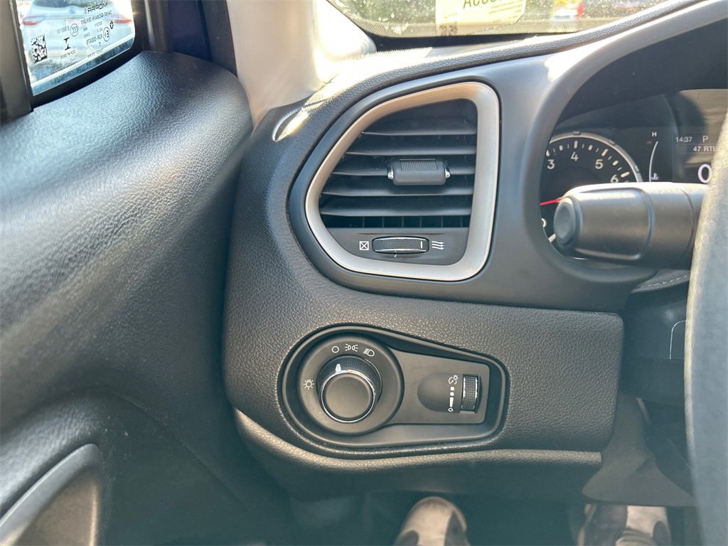 2017 Jeep Renegade Sport photo 16