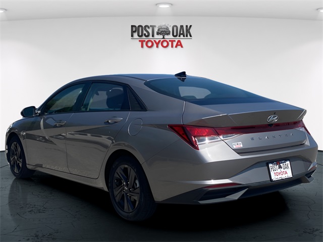 2022 Hyundai Elantra SEL photo 4