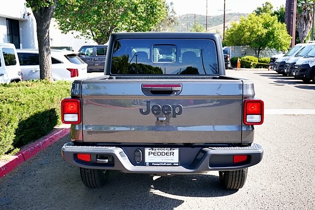 New 2025 Granite Crystal Metallic Clear-Coat Exterior Paint Jeep Sport S image 10