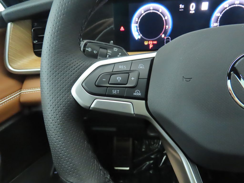 2025 Volkswagen Tiguan SEL R-Line Black photo 12