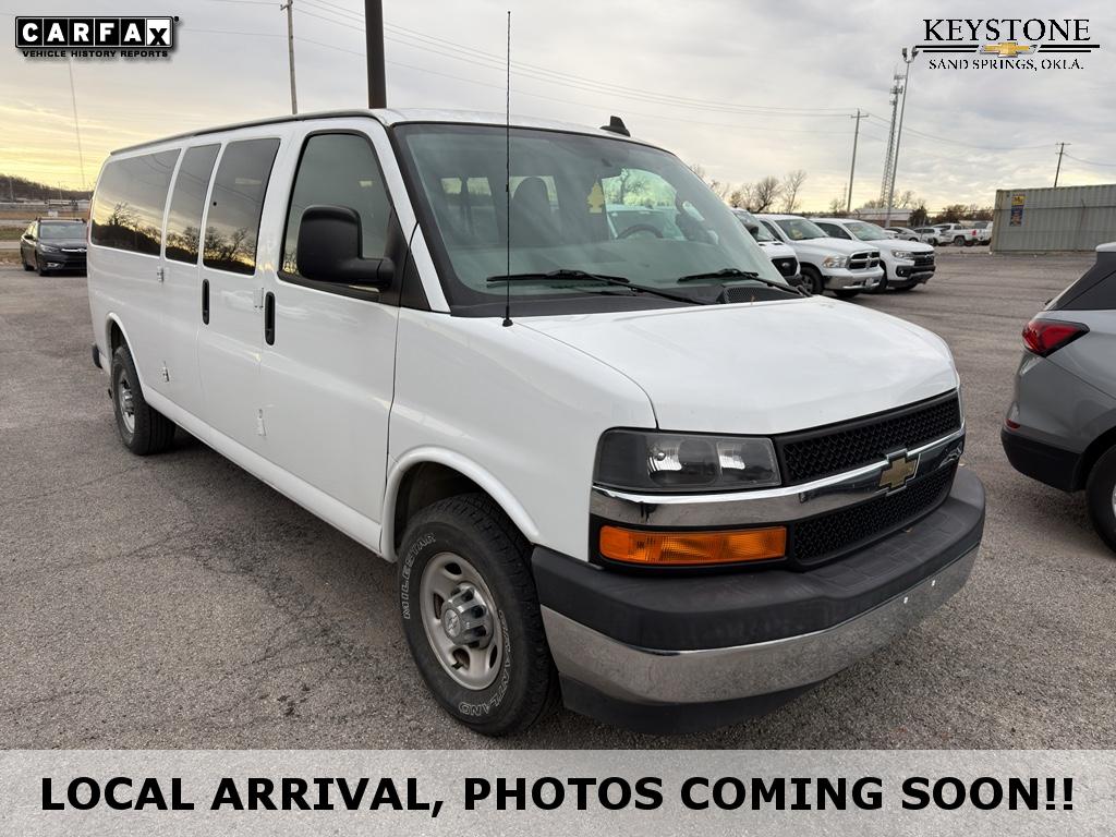 2017 Chevrolet Express Passenger LS's photo