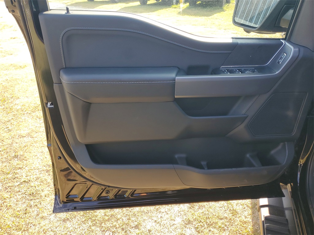 2025 Ford F-150 XLT photo 5