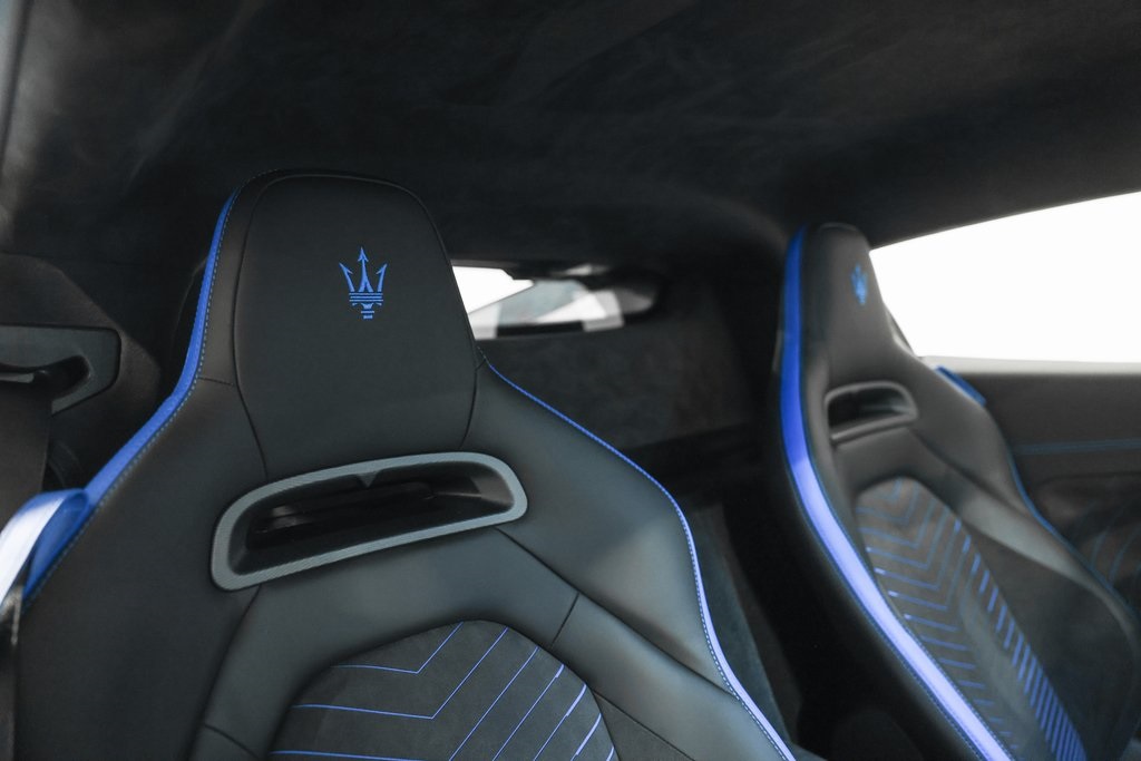 2022 Maserati MC20 Base photo 23