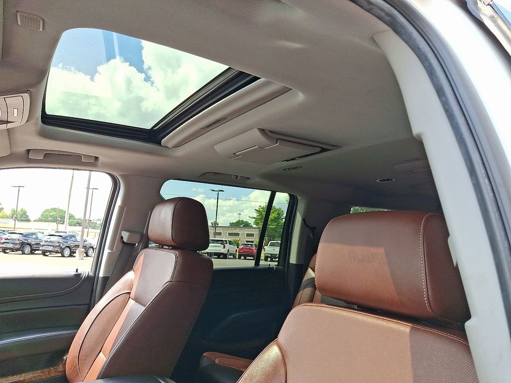 2019 Chevrolet Suburban Premier photo 12