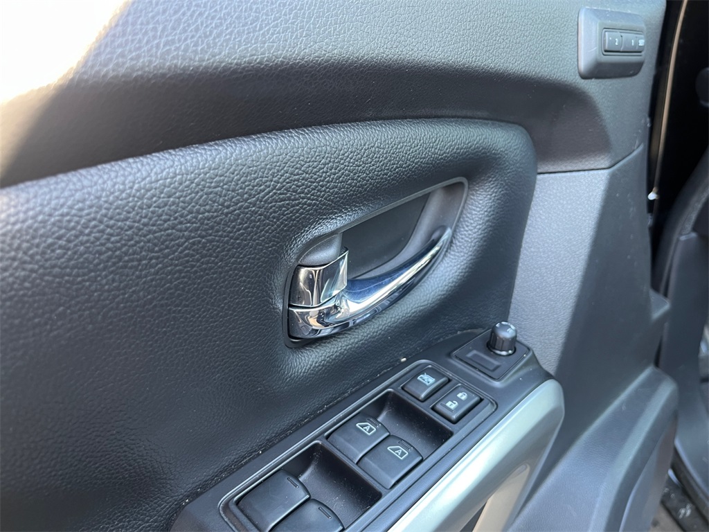 2018 Nissan Titan PRO-4X photo 11