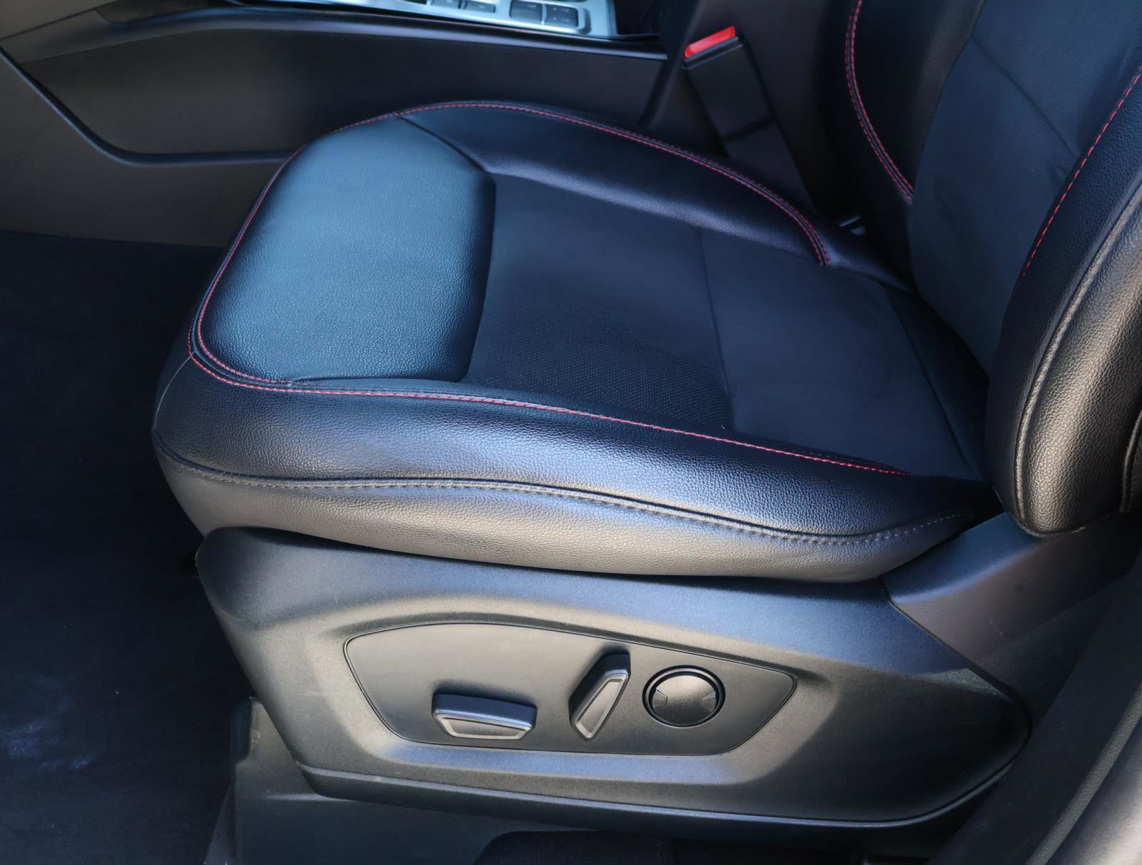 2023 Ford Explorer ST-Line photo 15