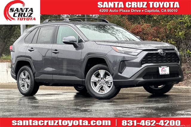 2025 Toyota RAV4 XLE's photo